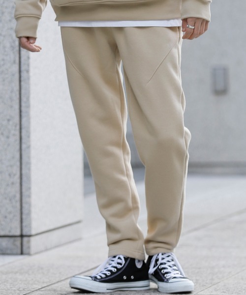 Beno(ビーノ)の「ボリューム裏起毛 テーパードシルエット ラウンジ スウェットパンツ(スウェットパンツ・メンズ・オフホワイト/ブラック/グレー/ダークグレー/ボルドー/グレイッシュベージュ/サンドベージュ/ダークブラウン/オリーブ/ダークグリーン/インディゴブルー/ネイビー・M/L/XL)」の17枚目の写真