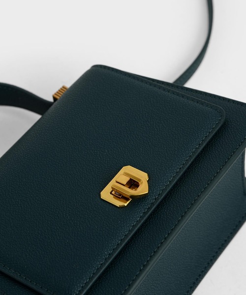 CHARLES & KEITH（チャールズ & キース）の「メタリックプッシュロック トップハンドルバッグ / Metallic Push-Lock Top Handle Bag（ハンドバッグ・レディース・ライトブルー/ブラック/グリーン/バーガンディー・S）」の15枚目の写真