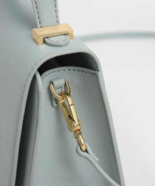 CHARLES & KEITH（チャールズ & キース）の「メタリックプッシュロック トップハンドルバッグ / Metallic Push-Lock Top Handle Bag（ハンドバッグ・レディース・ライトブルー/ブラック/グリーン/バーガンディー・S）」の21枚目の写真
