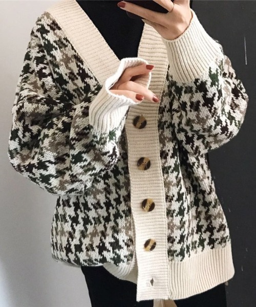 ABITOKYO（アビトーキョー）の「千鳥柄VネックBIGシルエット