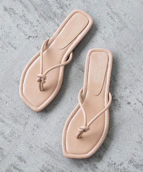 A part by(アパートバイ)の「スクエアトゥトングサンダル 945300(サンダル・レディース・ブラック/ベージュ/グリーン系その他4・MEDIUM/LARGE)」の2枚目の写真