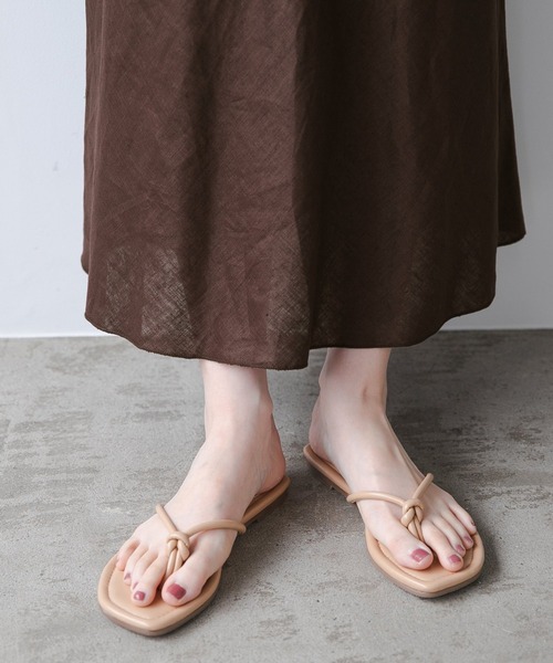 A part by(アパートバイ)の「スクエアトゥトングサンダル 945300(サンダル・レディース・ブラック/ベージュ/グリーン系その他4・MEDIUM/LARGE)」の4枚目の写真