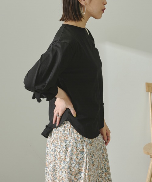 Ambre Neige(アンブルネージュ)の「タックスリーブTシャツ/【WEB/EC限定商品】(Tシャツ/カットソー・レディース・ブラック/グレー系その他/ナチュラル・FREE)」の4枚目の写真