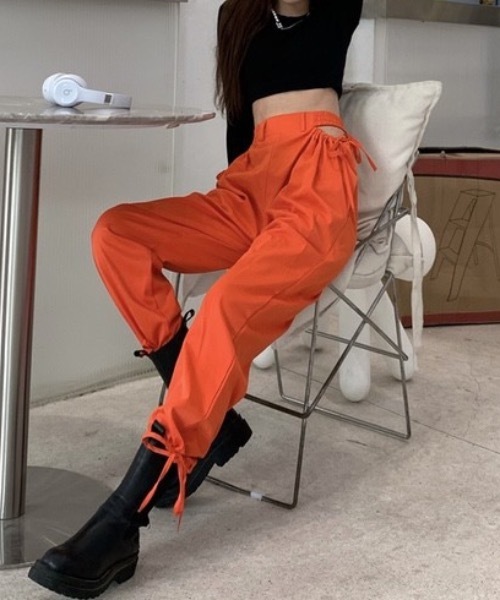 KOR（ケーオーアール）の「フロントオープンジョガーパンツ（スラックス・レディース・オレンジ/ブラック/グレー・S/M/L）」の3枚目の写真