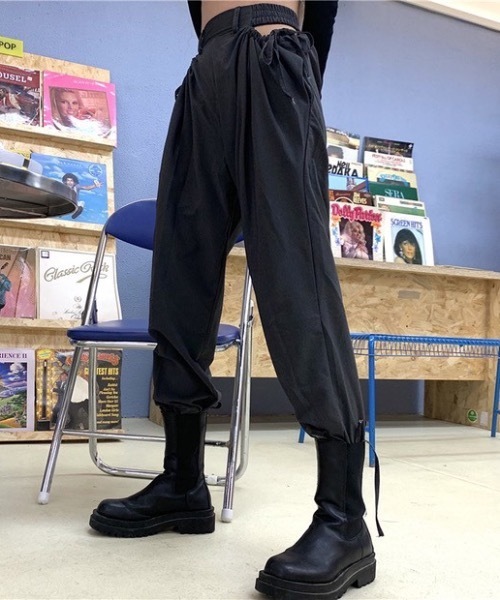 KOR（ケーオーアール）の「フロントオープンジョガーパンツ（スラックス・レディース・オレンジ/ブラック/グレー・S/M/L）」の2枚目の写真