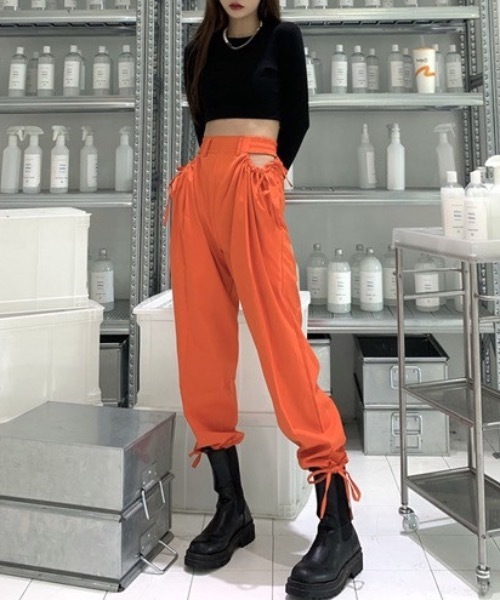 KOR（ケーオーアール）の「フロントオープンジョガーパンツ（スラックス・レディース・オレンジ/ブラック/グレー・S/M/L）」の4枚目の写真