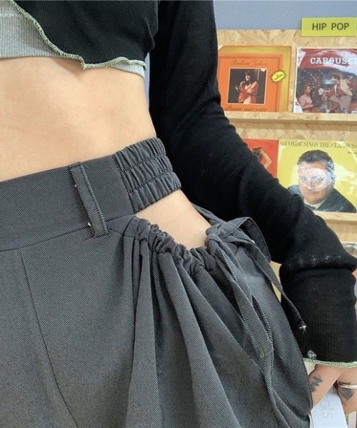 KOR（ケーオーアール）の「フロントオープンジョガーパンツ（スラックス・レディース・オレンジ/ブラック/グレー・S/M/L）」の8枚目の写真