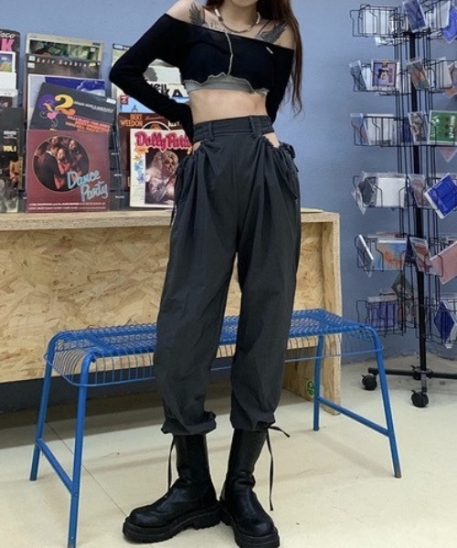 KOR（ケーオーアール）の「フロントオープンジョガーパンツ（スラックス・レディース・オレンジ/ブラック/グレー・S/M/L）」の11枚目の写真