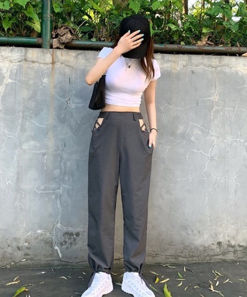 KOR（ケーオーアール）の「フロントオープンジョガーパンツ（スラックス・レディース・オレンジ/ブラック/グレー・S/M/L）」の14枚目の写真