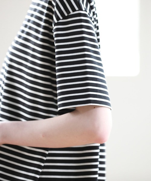 Pao de lo（パオデロ）の「【VOYAGE】コンパクトスーピマボーダーカットソー（Tシャツ/カットソー・レディース・アイボリー/ブラック系その他/ダークネイビー・9号）」の21枚目の写真