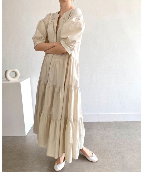 Jewelobe(ジュエローブ)の「ラウンドネックティアードマキシワンピース(ワンピース・レディース・ベージュ/ブラック・FREE)」の15枚目の写真