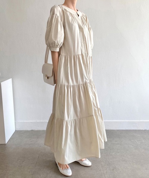 Jewelobe(ジュエローブ)の「ラウンドネックティアードマキシワンピース(ワンピース・レディース・ベージュ/ブラック・FREE)」の12枚目の写真