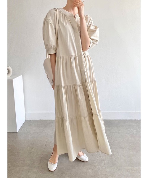 Jewelobe(ジュエローブ)の「ラウンドネックティアードマキシワンピース(ワンピース・レディース・ベージュ/ブラック・FREE)」の18枚目の写真