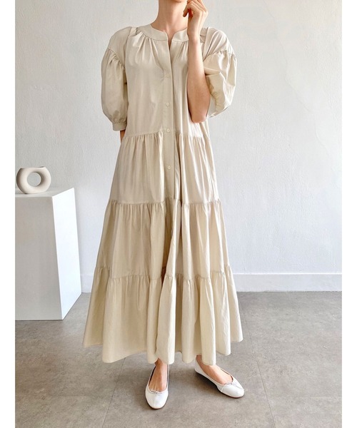 Jewelobe(ジュエローブ)の「ラウンドネックティアードマキシワンピース(ワンピース・レディース・ベージュ/ブラック・FREE)」の9枚目の写真