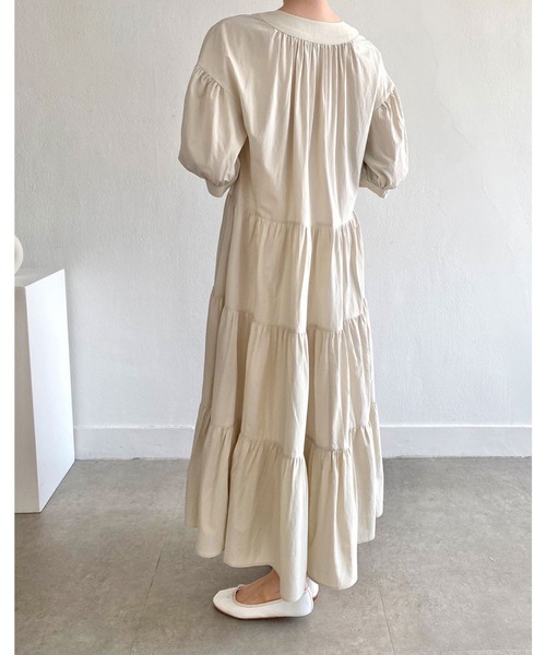 Jewelobe(ジュエローブ)の「ラウンドネックティアードマキシワンピース(ワンピース・レディース・ベージュ/ブラック・FREE)」の22枚目の写真