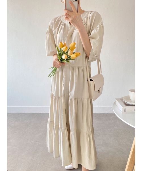 Jewelobe(ジュエローブ)の「ラウンドネックティアードマキシワンピース(ワンピース・レディース・ベージュ/ブラック・FREE)」の13枚目の写真