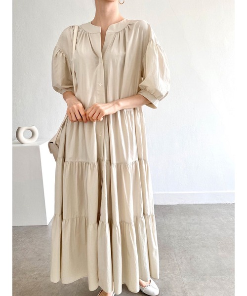 Jewelobe(ジュエローブ)の「ラウンドネックティアードマキシワンピース(ワンピース・レディース・ベージュ/ブラック・FREE)」の7枚目の写真