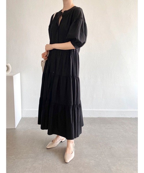 Jewelobe(ジュエローブ)の「ラウンドネックティアードマキシワンピース(ワンピース・レディース・ベージュ/ブラック・FREE)」の10枚目の写真