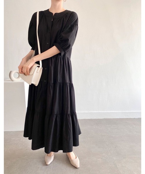 Jewelobe(ジュエローブ)の「ラウンドネックティアードマキシワンピース(ワンピース・レディース・ベージュ/ブラック・FREE)」の14枚目の写真