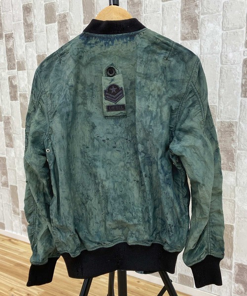 DIESEL（ディーゼル）の「ビンテージナイロンファブリック MA-1 ボンバージャケット「J-SOULY-TYE」（MA-1・メンズ・ブラック/グリーン・S/M/L/XL/XXL）」の18枚目の写真
