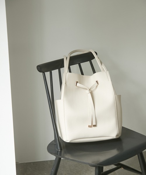 VIS（ビス）の「【A4対応】フロントタイトートバッグ（トートバッグ・レディース・ブラック/グリーン系その他/ベージュ系その他/キナリ/ベージュ系その他2/サックスブルー・FREE）」の2枚目の写真