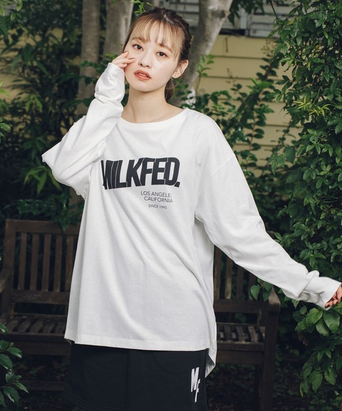 MILKFED.(ミルクフェド)の「BACK SLIT LOGO TOP(Tシャツ/カットソー・レディース・ホワイト/チャコール/ベージュ・ONE SIZE)」の2枚目の写真