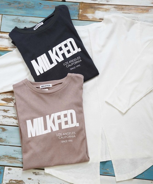 MILKFED.(ミルクフェド)の「BACK SLIT LOGO TOP(Tシャツ/カットソー・レディース・ホワイト/チャコール/ベージュ・ONE SIZE)」の6枚目の写真