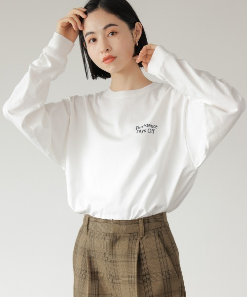 LOWRYS FARM（ローリーズファーム）の「ロゴＴシャツロングスリーブ　214920（Tシャツ/カットソー・レディース・ブラック/オフホワイト/ピンク/イエロー・FREE）」の2枚目の写真