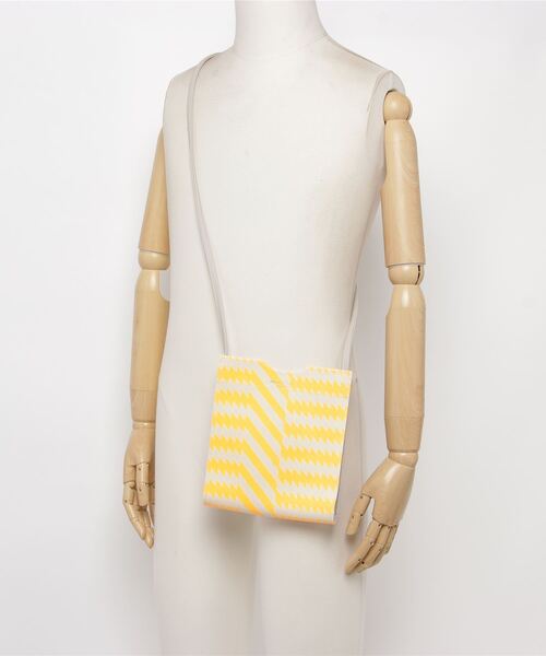 mintdesigns(ミントデザインズ)の「SACOCHE / サコッシュ(ショルダーバッグ・レディース・オレンジ・MEDIUM)」の5枚目の写真