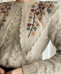 AMOUR BOX（アムールボックス）の「花柄刺繍ビックカラーニット