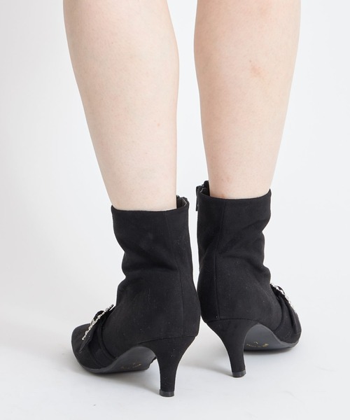 tocco closet(トッコ クローゼット)の「ビジューバックル付きフェイクスエードショートブーツ(ブーツ・レディース・チャコールグレー/ブラック/ブラウン・S/M/L)」の20枚目の写真