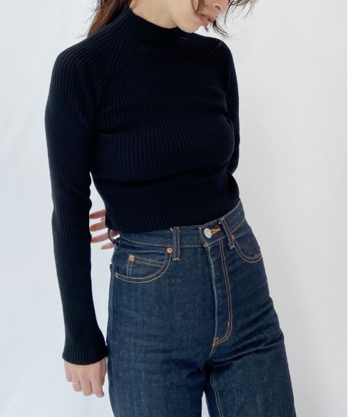 AZUL ENCANTO(アズールエンカント)の「クールクール ボトルネックリブトップス(Tシャツ/カットソー・レディース・アイボリー/ブラック・FREE)」の2枚目の写真