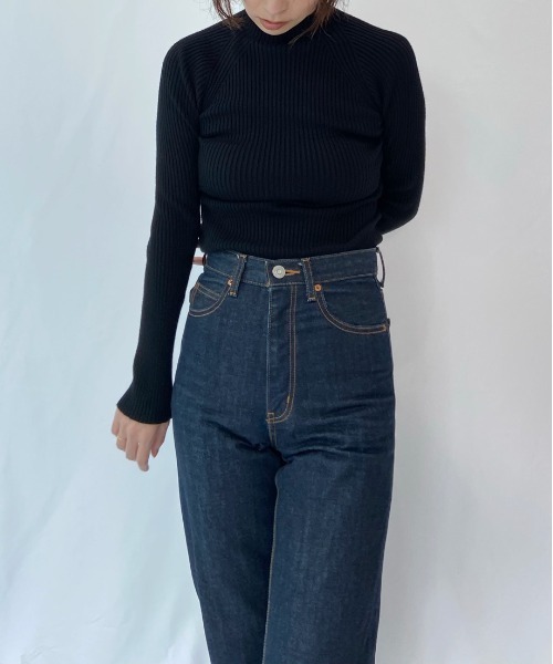 AZUL ENCANTO(アズールエンカント)の「クールクール ボトルネックリブトップス(Tシャツ/カットソー・レディース・アイボリー/ブラック・FREE)」の5枚目の写真