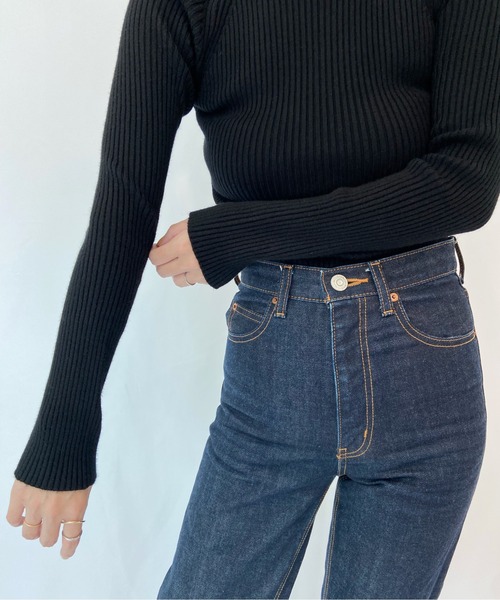 AZUL ENCANTO(アズールエンカント)の「クールクール ボトルネックリブトップス(Tシャツ/カットソー・レディース・アイボリー/ブラック・FREE)」の4枚目の写真