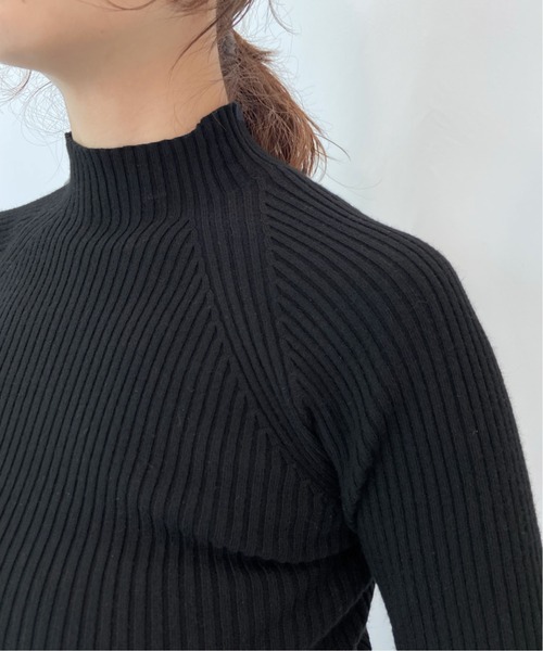AZUL ENCANTO(アズールエンカント)の「クールクール ボトルネックリブトップス(Tシャツ/カットソー・レディース・アイボリー/ブラック・FREE)」の3枚目の写真