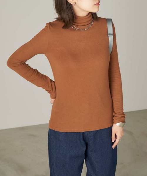 Chaco closet(チャコ クローゼット)の「強撚テンセルタートルネックカットソー(Tシャツ/カットソー・レディース・ホワイト/ブラウン/ブラック/グレー/ベージュ/オレンジ・FREE)」の21枚目の写真