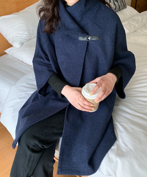 Diosfront（ディオスフロント）の「フェイクウールタートルポンチョコート（ポンチョ・レディース・ベージュ/グリーン/レッド/モカ/ブラック/パープル/ネイビー・M/L）」の9枚目の写真