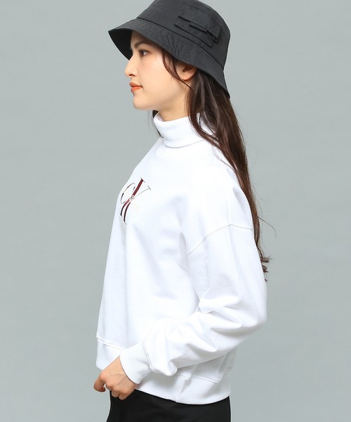 Calvin Klein Jeans（カルヴァンクラインジーンズ）の「ミッド スケール モノグラム ロールネック スウェットシャツ（スウェット・レディース・ホワイト/ブラック・S/M/L/XS）」の3枚目の写真