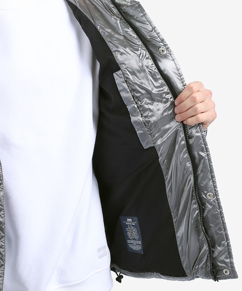 tommy jeans（トミー ジーンズ）の「Metallic Capsule Colour-Blocked Padded Puffer Jacket（ダウンジャケット/コート・メンズ・グレー・SMALL/MEDIUM/LARGE/X-LARGE）」の10枚目の写真