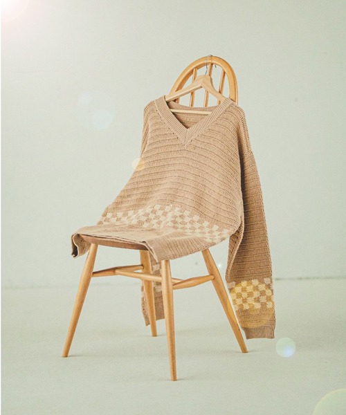 JOURNAL STANDARD relume（ジャーナルスタンダード　レリューム）の「CALIFORNIA クロシェアミ Vネックニット "CHECKER"（ニット/セーター・メンズ・ブラック/ベージュ/オレンジ・M/L）」の3枚目の写真
