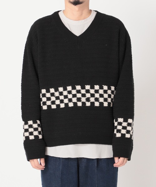 JOURNAL STANDARD relume（ジャーナルスタンダード　レリューム）の「CALIFORNIA クロシェアミ Vネックニット "CHECKER"（ニット/セーター・メンズ・ブラック/ベージュ/オレンジ・M/L）」の4枚目の写真
