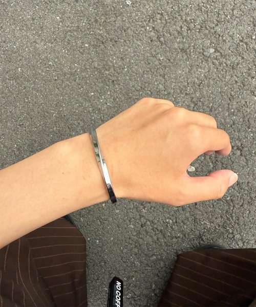 SBG（エスビー）の「SBG ツイストバングル（バングル/リストバンド・メンズ・ゴールド/ブラック/シルバー/ピンクゴールド・FREE）」の13枚目の写真