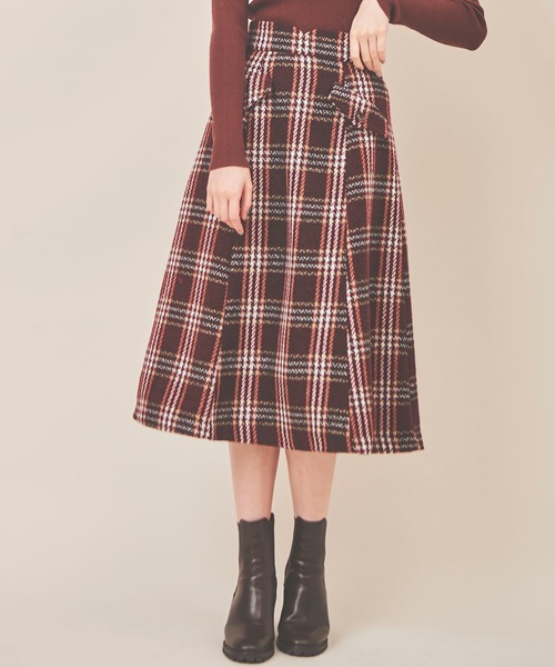 31 Sons de mode(トランテアン ソン ドゥ モード)の「フラップ付きセミフレアチェックスカート(スカート・レディース・ブラック/レッド/ダークブラウン・36/38)」の3枚目の写真