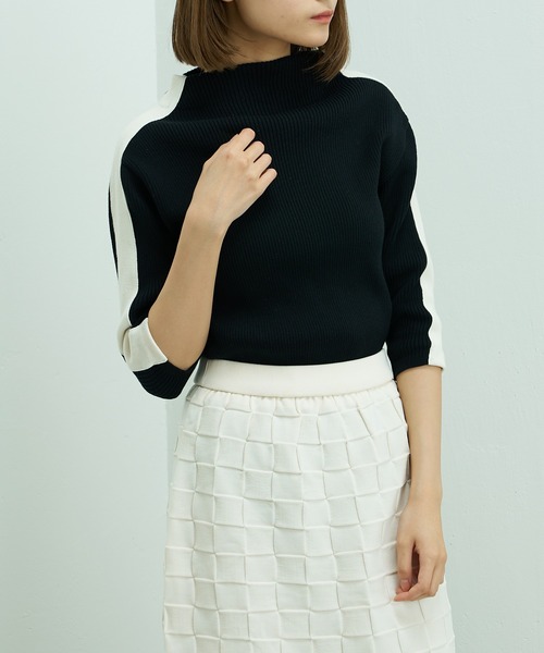 Lui's（ルイス）の「スリーブ配色ラインニット（ニット/セーター・レディース・グレー/ブラック/アイボリー・FREE）」の2枚目の写真