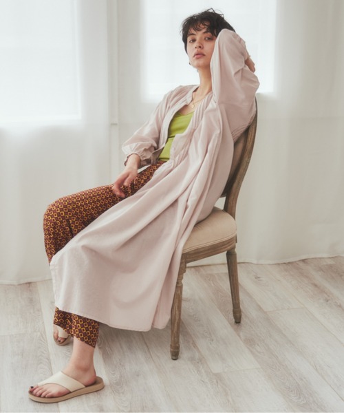 ANGIE（アンジー）の「コットンピンタックシャツワンピース（シャツワンピース・レディース・カーキ/スミクロ/ライトベージュ/オフホワイト・FREE）」の3枚目の写真