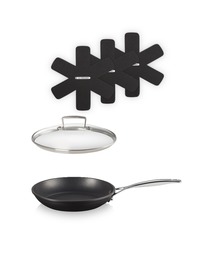 Le Creuset（ルクルーゼ）の「【特別セット】TNS シャロー・フライパン 24cm NC＋ガラスフタ＋パンプロテクターセット（キッチンツール）」