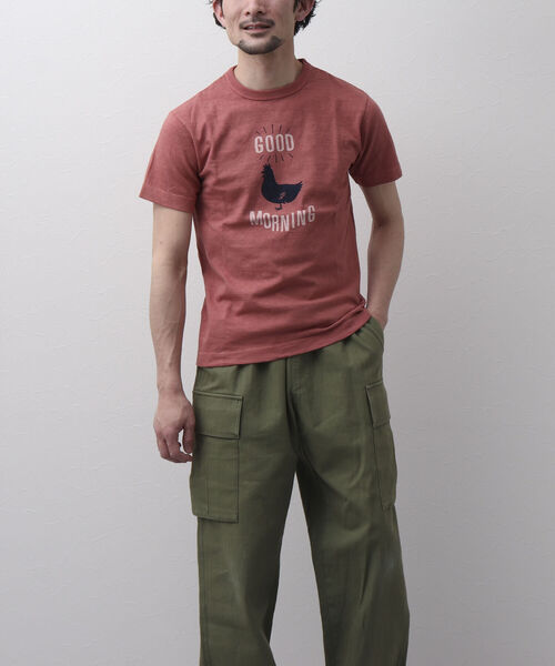 BARNS OUTFITTERS(バーンズアウトフィッターズ)の「【BARNS OUTFITTERS】別注 吊り編みTシャツ GOOD MORNING ニワトリ(Tシャツ/カットソー・メンズ・ベージュ/レッド/ホワイト・LARGE/SMALL/X-LARGE/MEDIUM)」の5枚目の写真