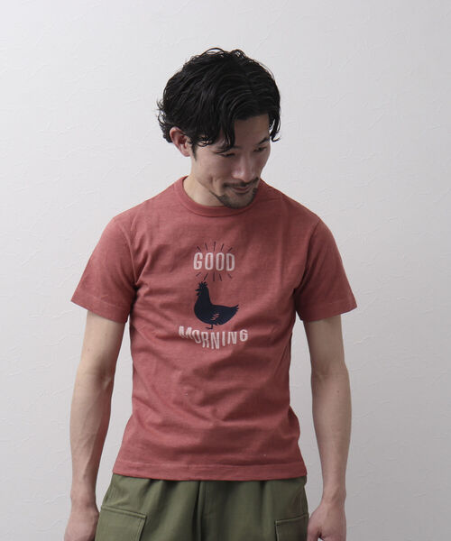 BARNS OUTFITTERS(バーンズアウトフィッターズ)の「【BARNS OUTFITTERS】別注 吊り編みTシャツ GOOD MORNING ニワトリ(Tシャツ/カットソー・メンズ・ベージュ/レッド/ホワイト・LARGE/SMALL/X-LARGE/MEDIUM)」の7枚目の写真