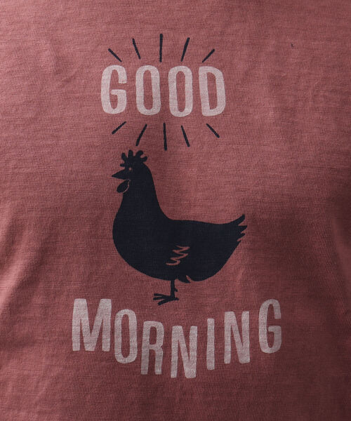 BARNS OUTFITTERS(バーンズアウトフィッターズ)の「【BARNS OUTFITTERS】別注 吊り編みTシャツ GOOD MORNING ニワトリ(Tシャツ/カットソー・メンズ・ベージュ/レッド/ホワイト・LARGE/SMALL/X-LARGE/MEDIUM)」の11枚目の写真