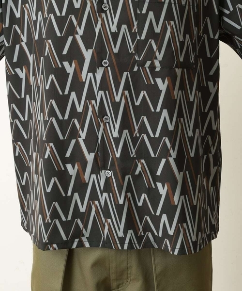 a.v.v（アーヴェヴェ）の「幾何学柄プリントオープンカラーシャツ（シャツ/ブラウス・メンズ・ネイビー/ブラック・46/48/50）」の18枚目の写真